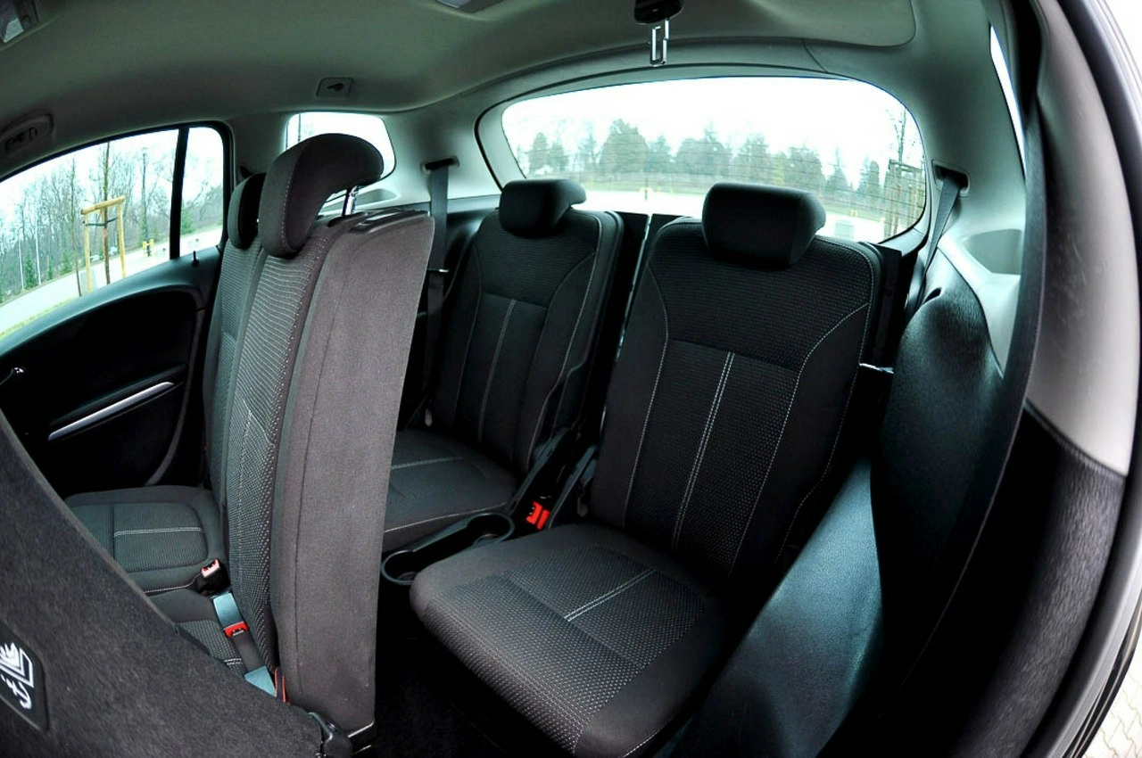 Opel Zafira - Zdjęcie 10