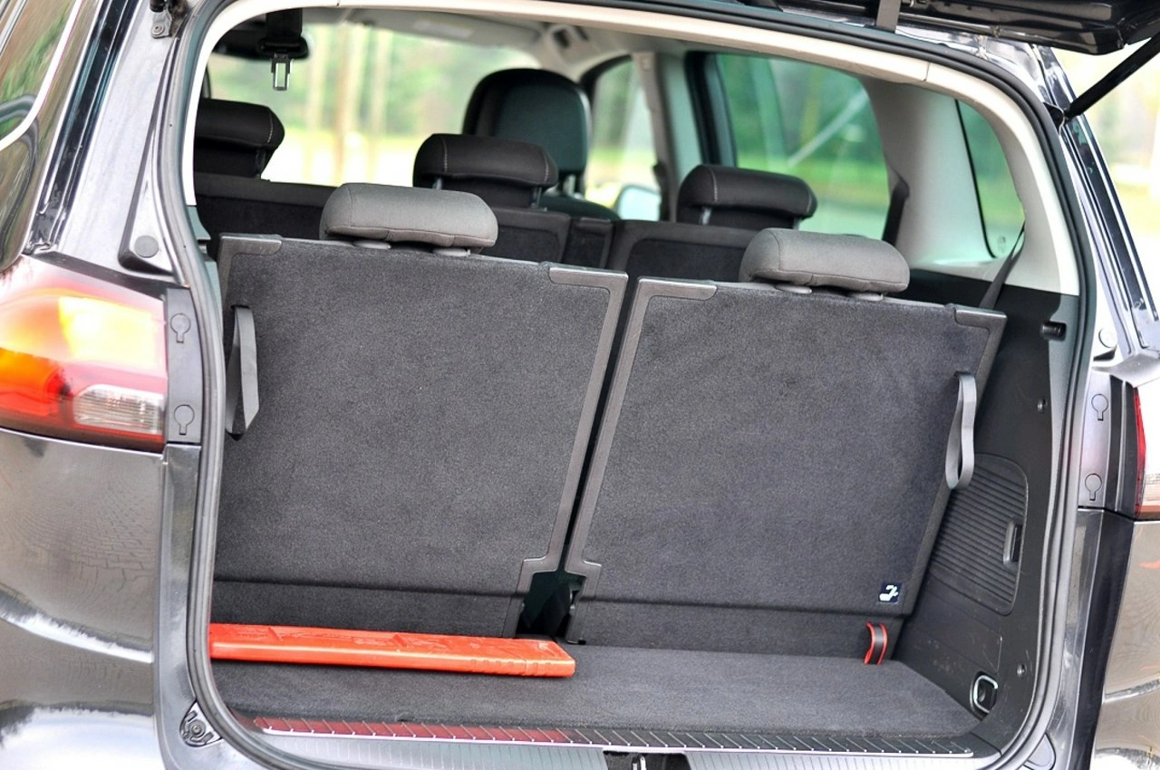 Opel Zafira - Zdjęcie 12