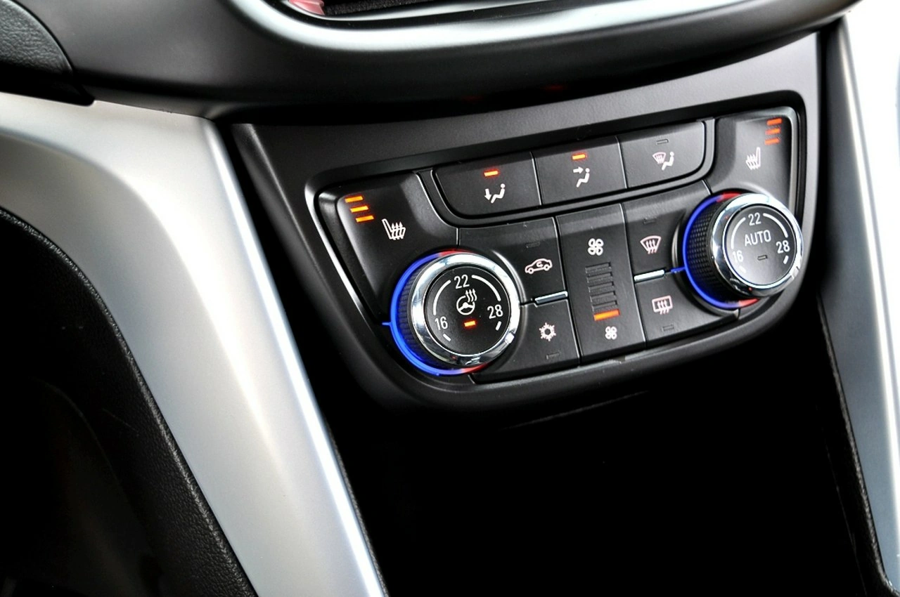 Opel Zafira - Zdjęcie 16