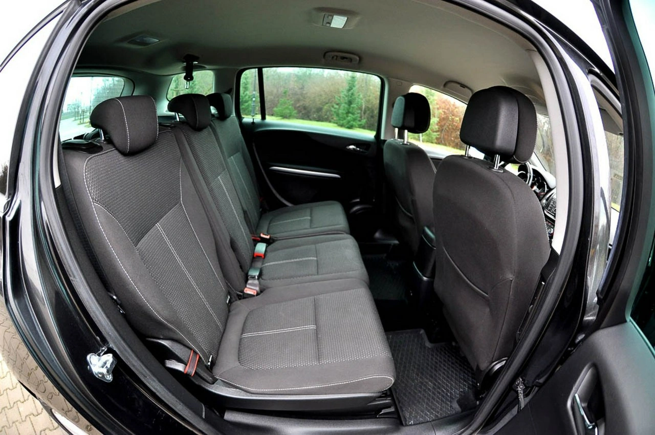 Opel Zafira - Zdjęcie 8