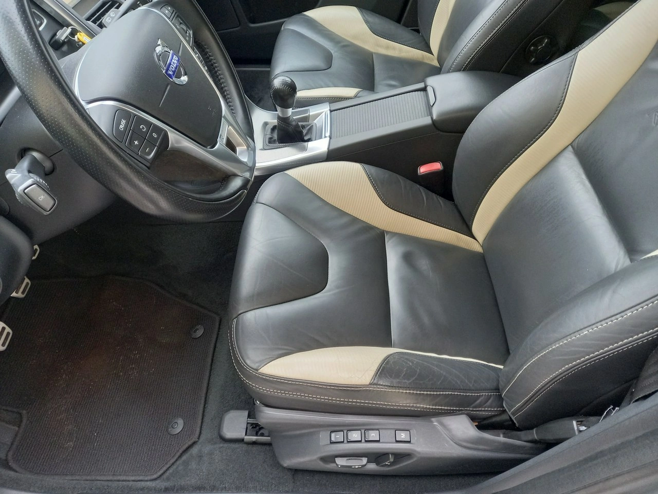 Volvo XC 60 - Zdjęcie 30