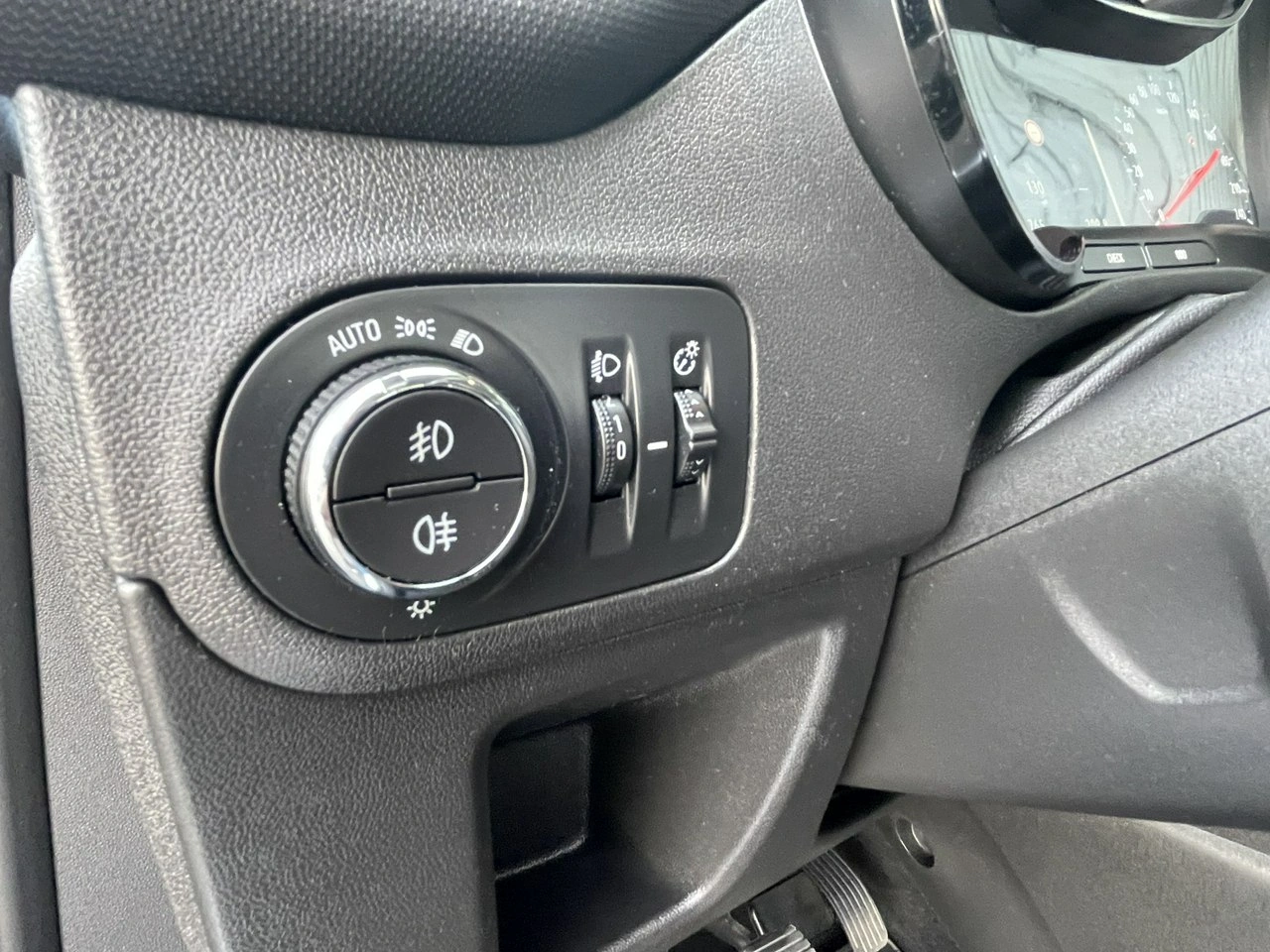 Opel Crossland X - Zdjęcie 20