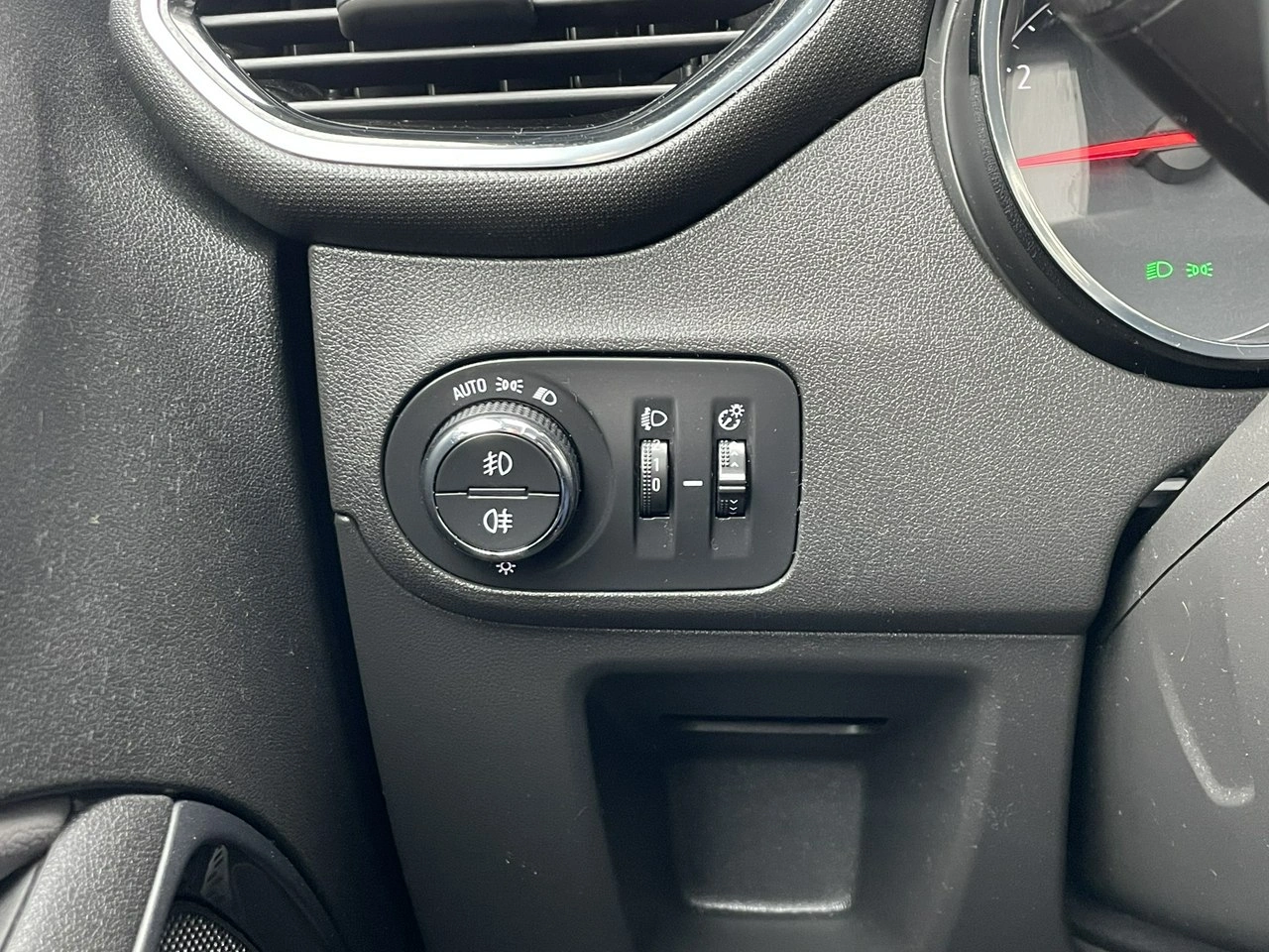 Opel Crossland X - Zdjęcie 21