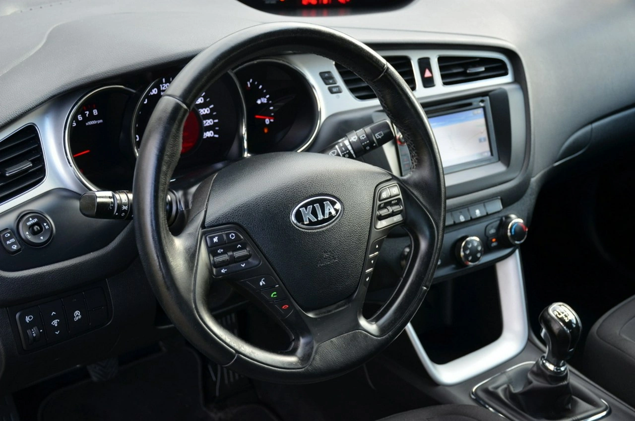 Kia Ceed - Zdjęcie 19
