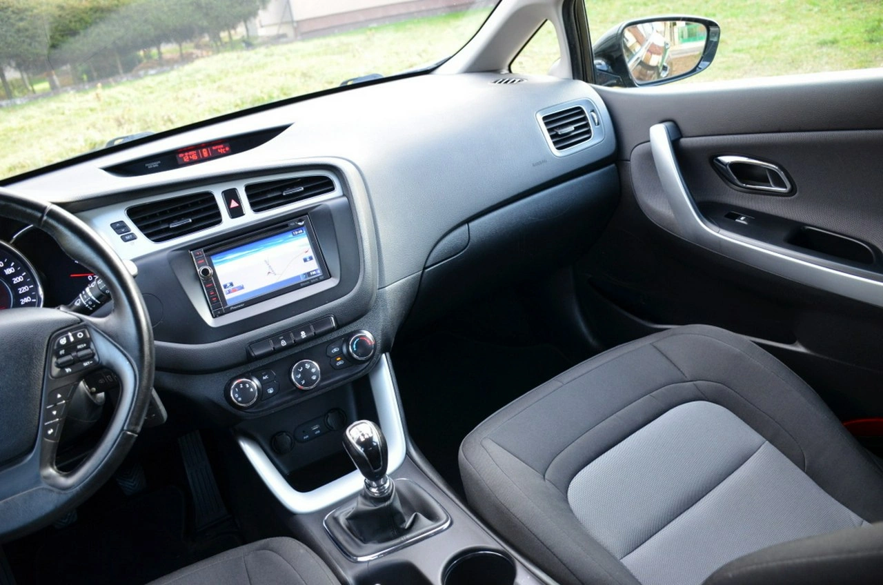 Kia Ceed - Zdjęcie 23
