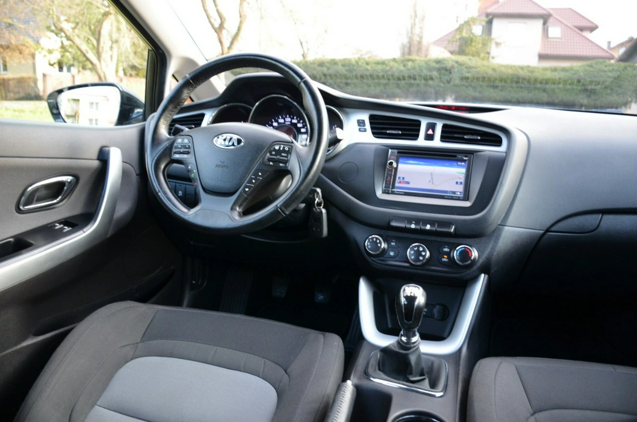 Kia Ceed - Zdjęcie 24