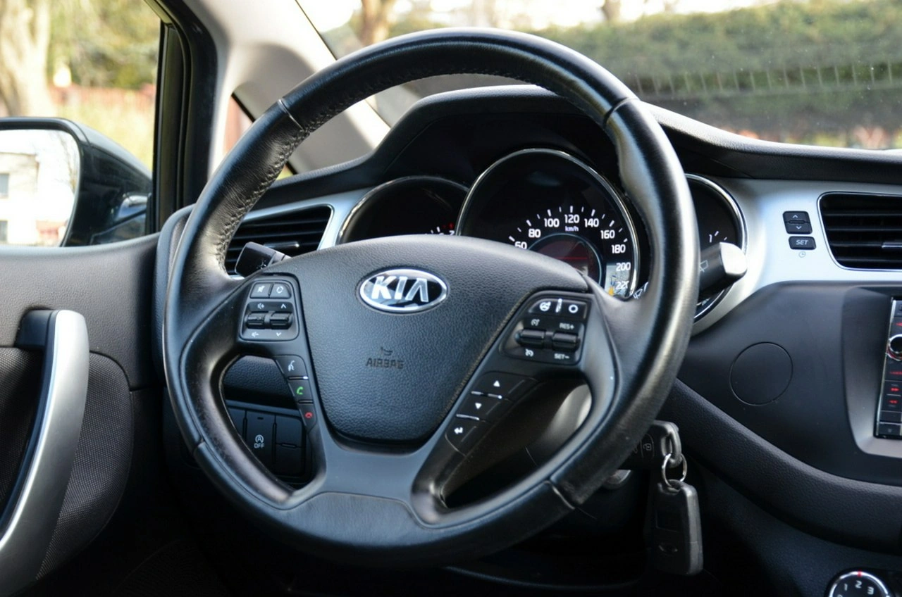 Kia Ceed - Zdjęcie 25