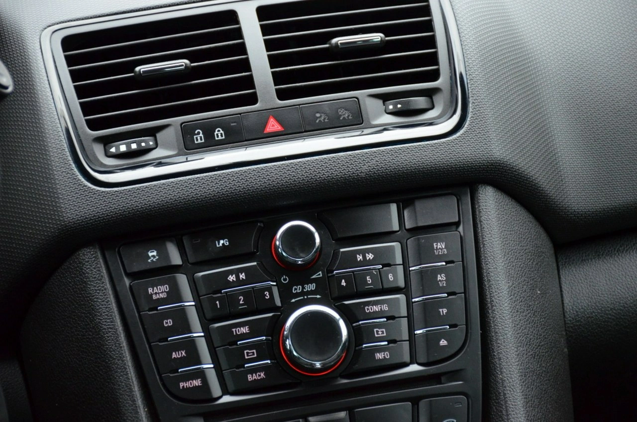 Opel Meriva - Zdjęcie 30