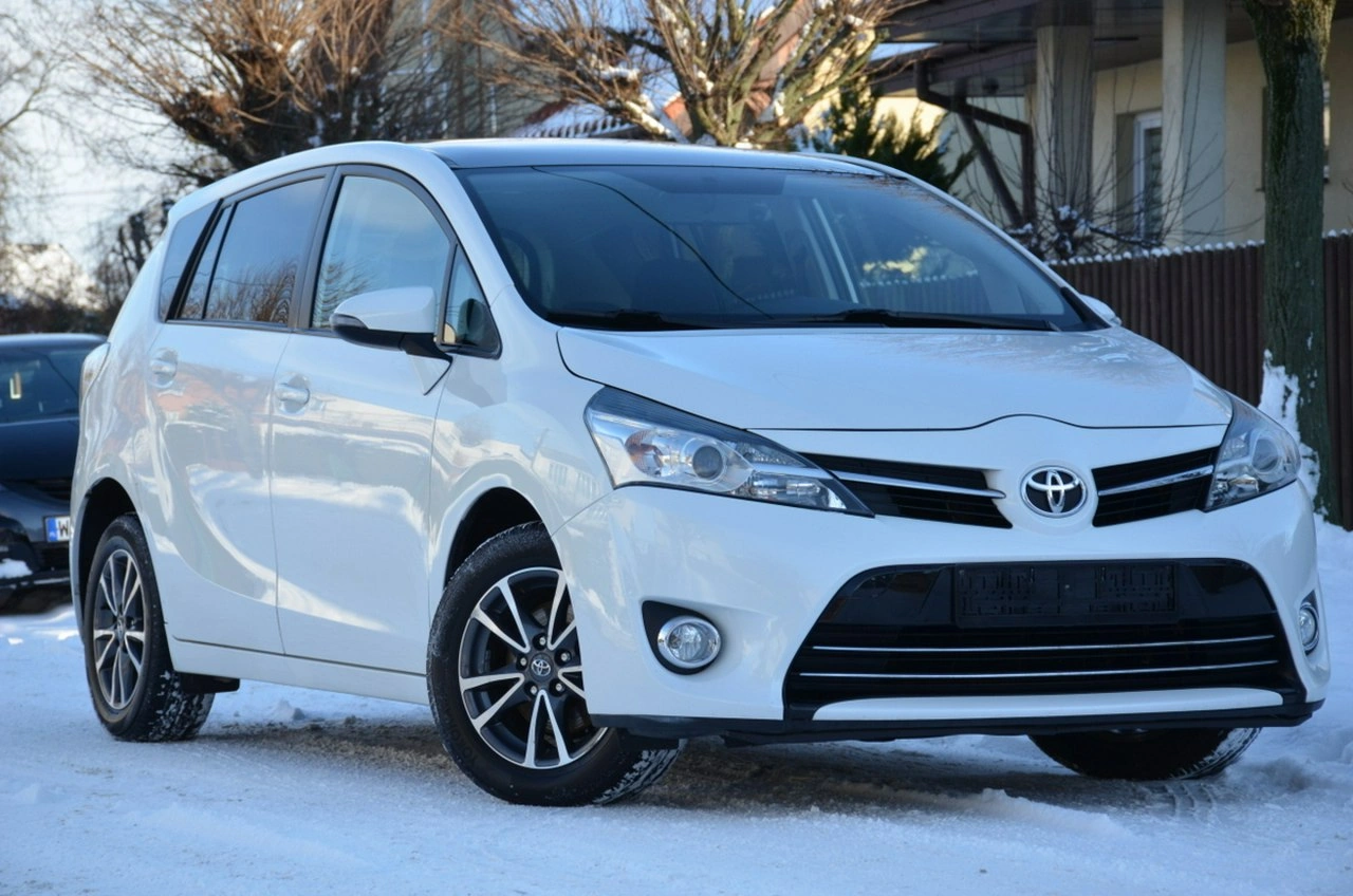 Toyota Verso - Zdjęcie 9