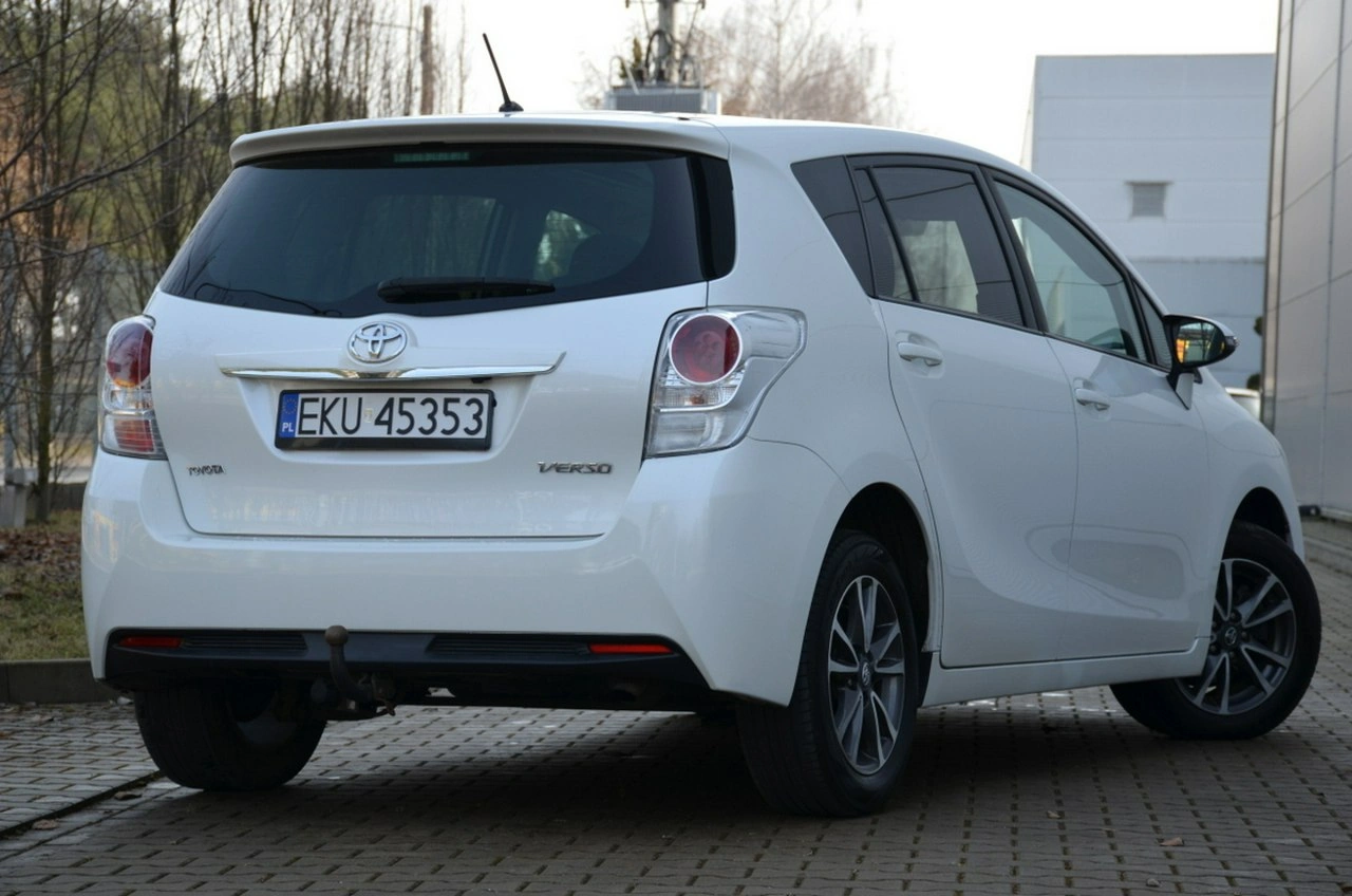 Toyota Verso - Zdjęcie 10