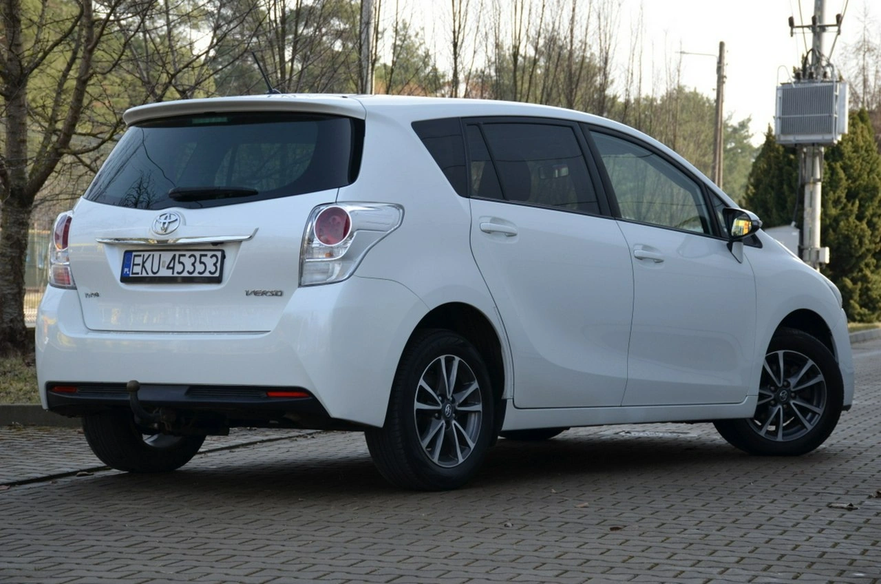 Toyota Verso - Zdjęcie 11