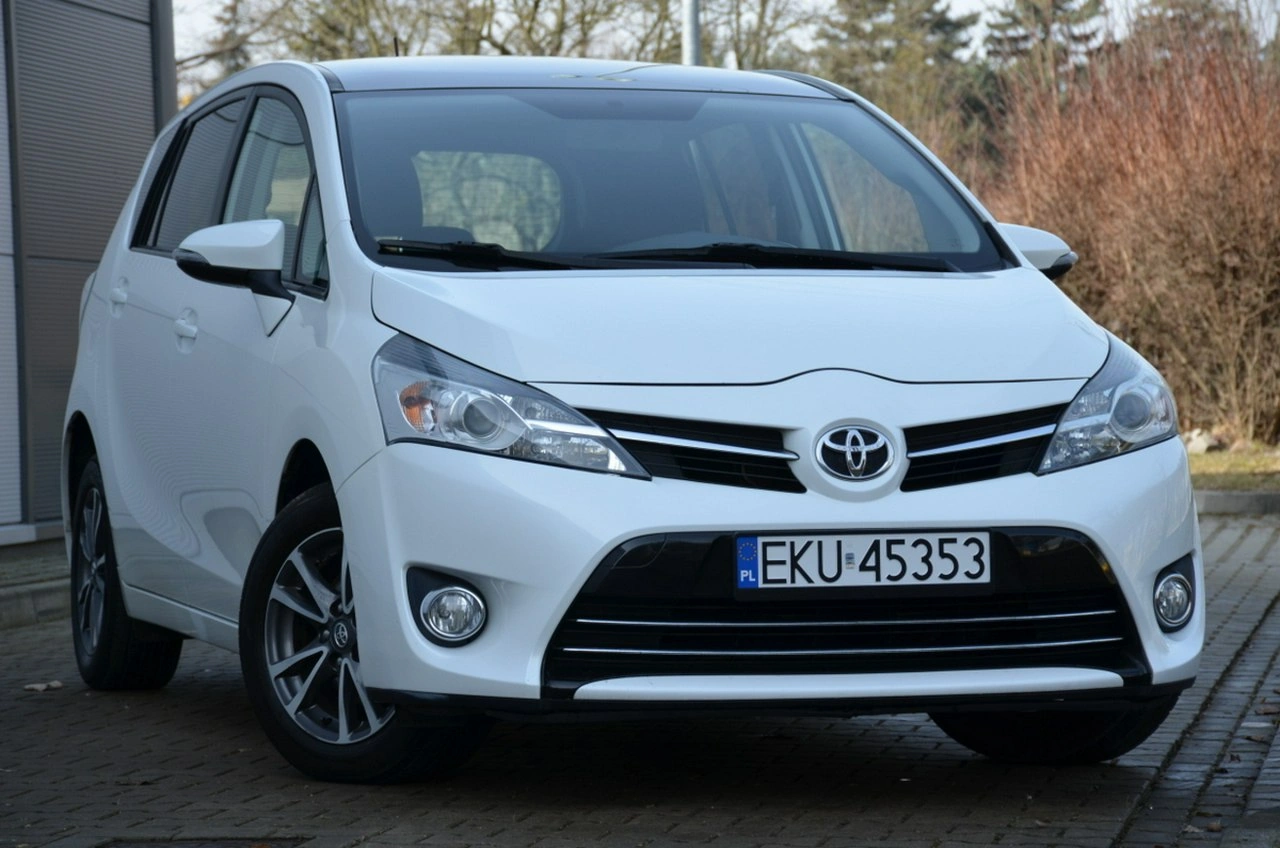 Toyota Verso - Zdjęcie 13