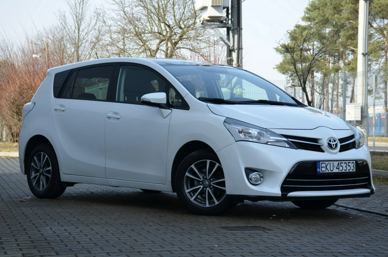 Toyota Verso - Zdjęcie 15