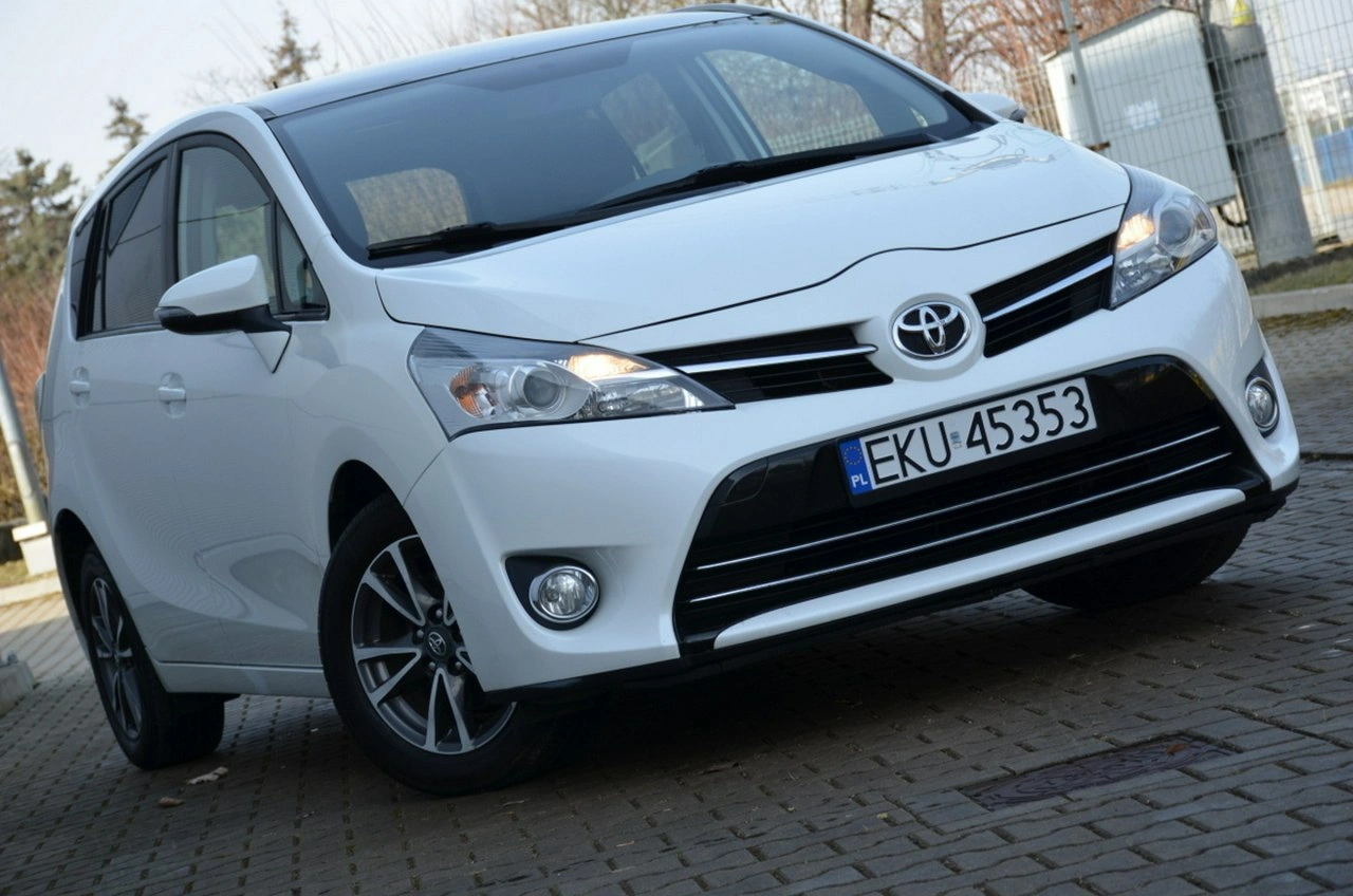 Toyota Verso - Zdjęcie 17