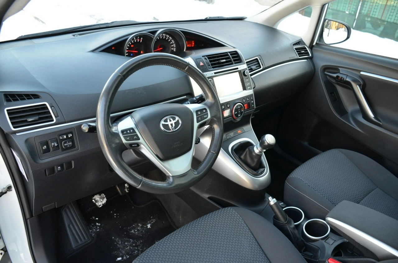 Toyota Verso - Zdjęcie 20
