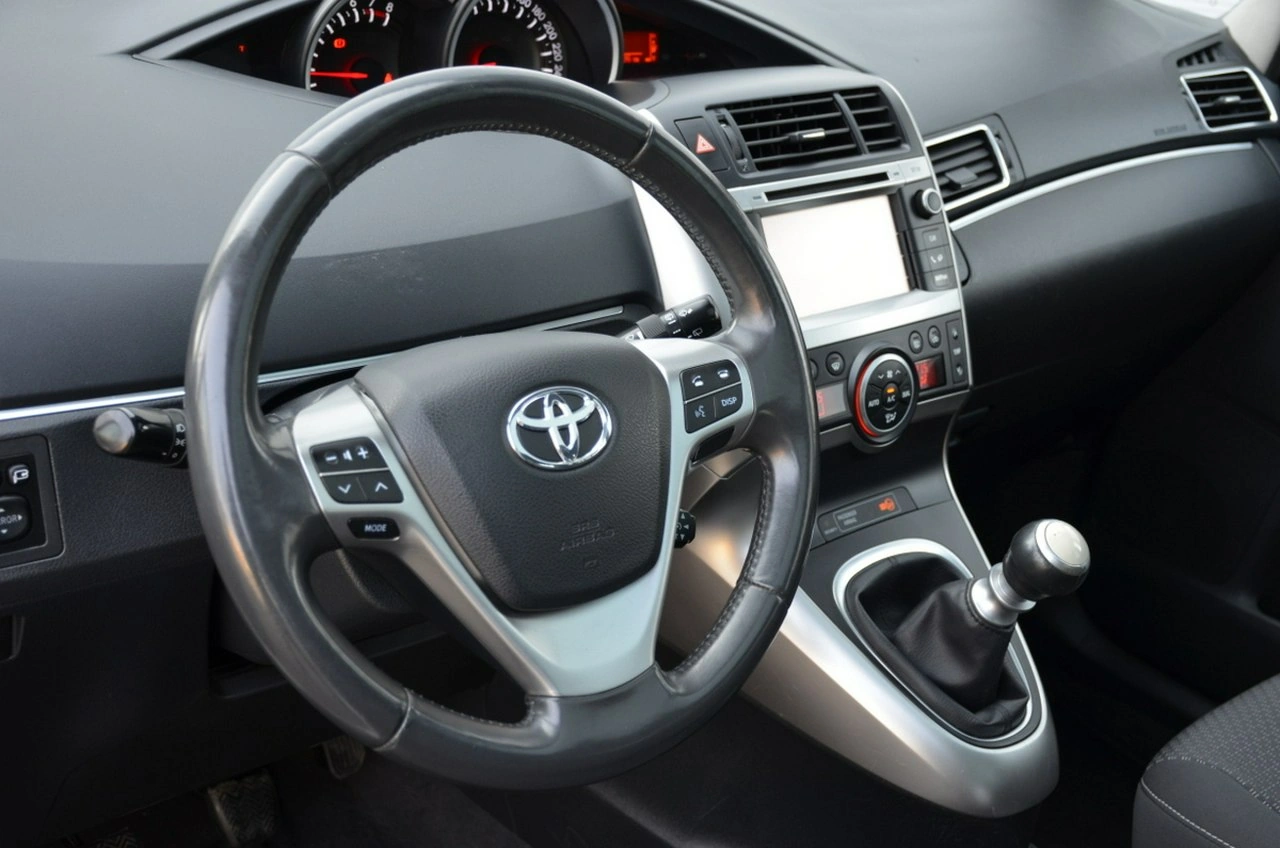 Toyota Verso - Zdjęcie 24