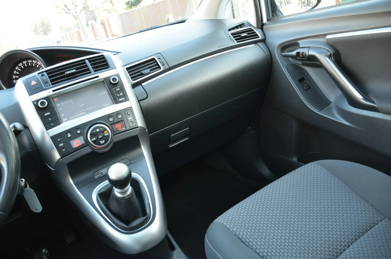 Toyota Verso - Zdjęcie 27