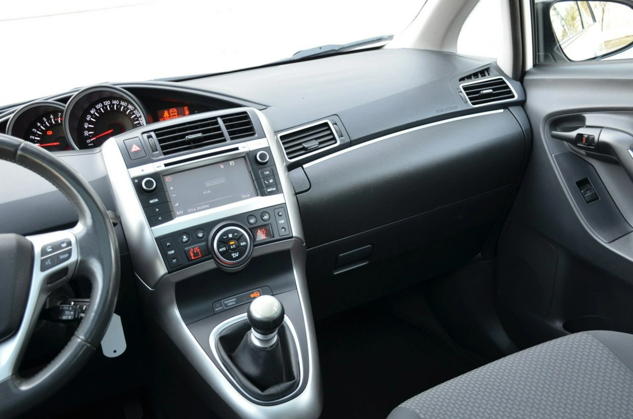 Toyota Verso - Zdjęcie 30