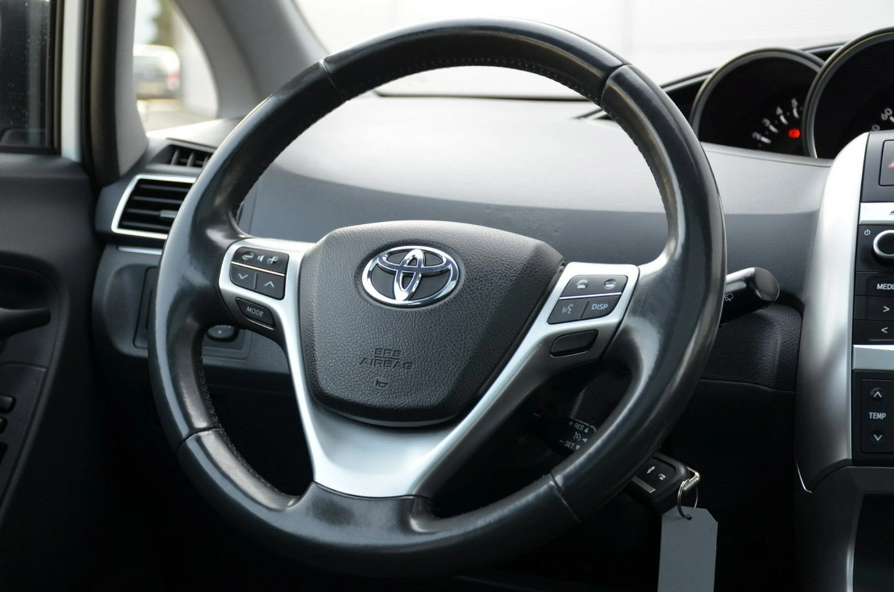 Toyota Verso - Zdjęcie 32
