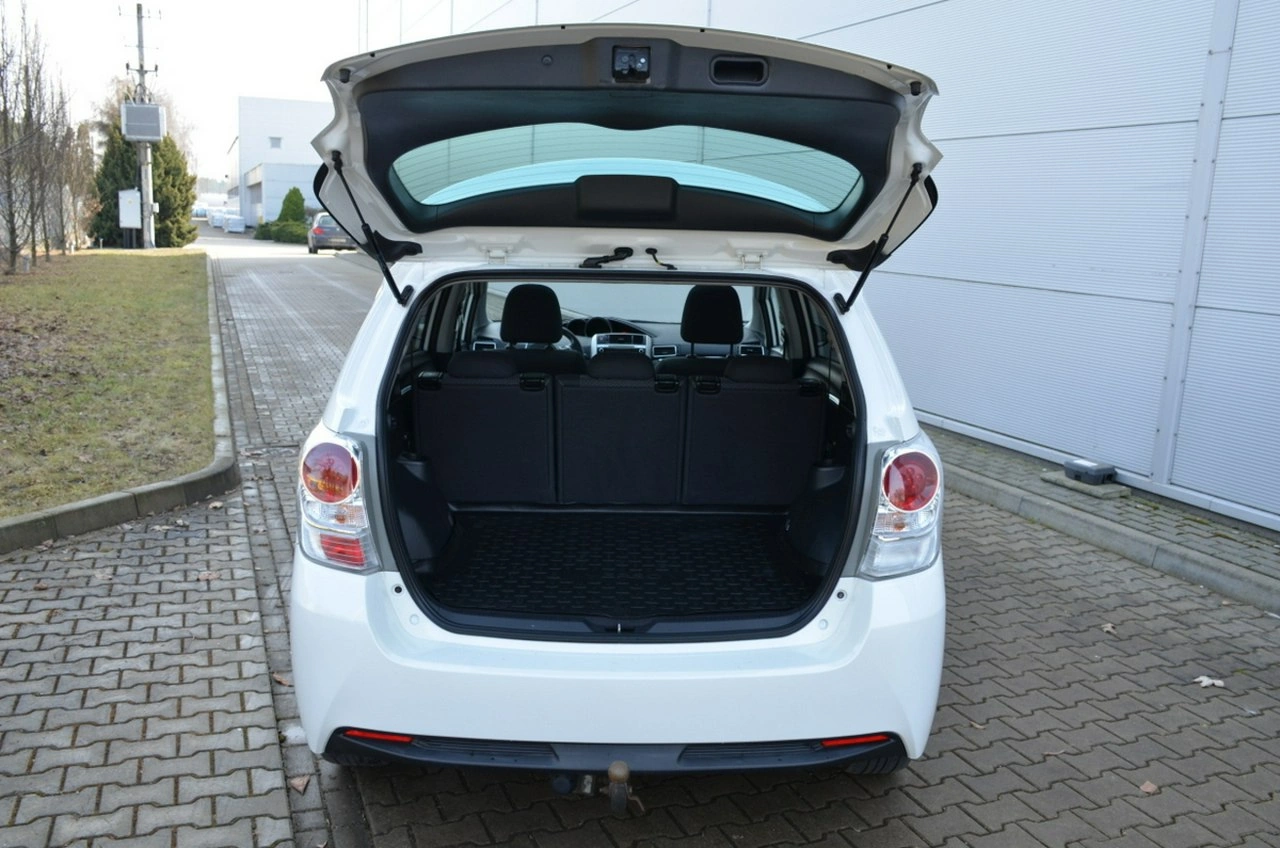 Toyota Verso - Zdjęcie 8