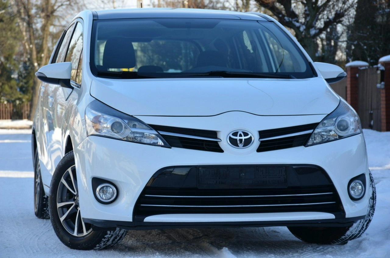Toyota Verso - Zdjęcie 8