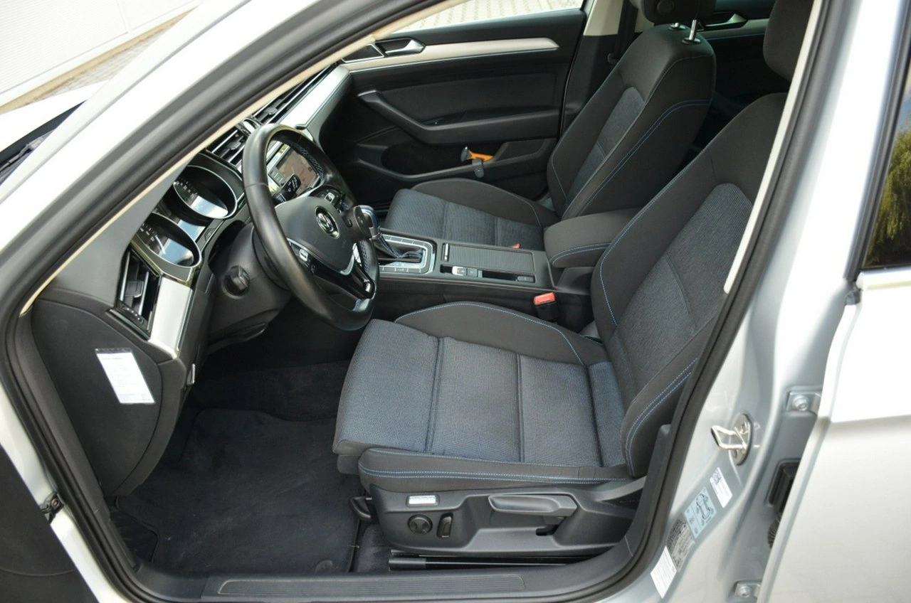 Volkswagen Passat - Zdjęcie 21