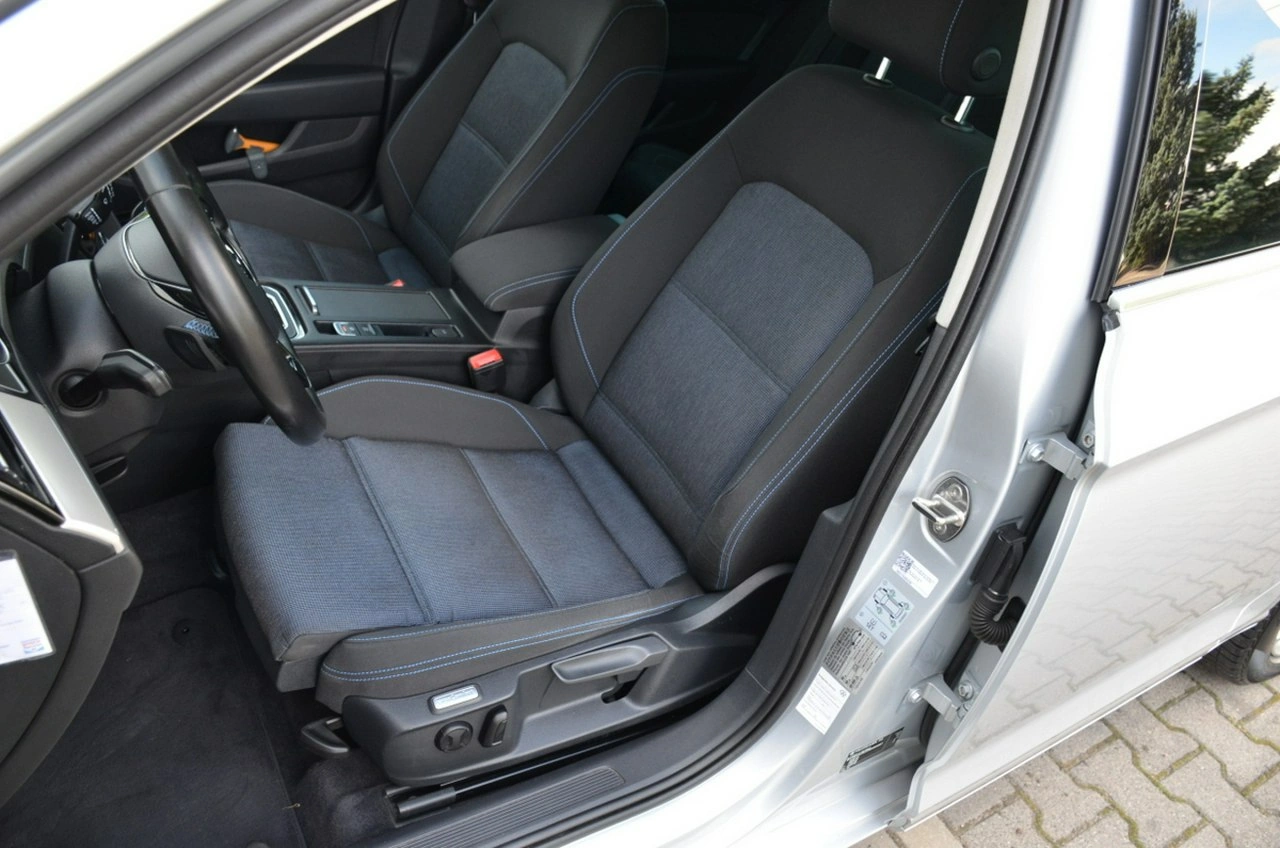 Volkswagen Passat - Zdjęcie 24