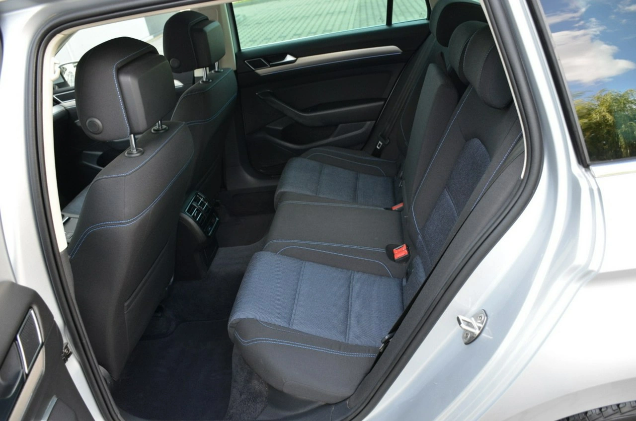Volkswagen Passat - Zdjęcie 25