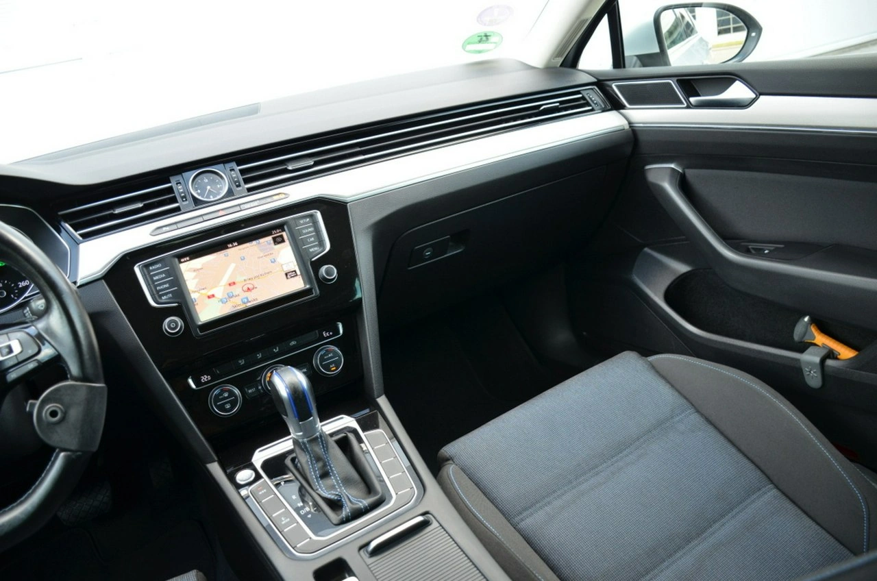 Volkswagen Passat - Zdjęcie 28