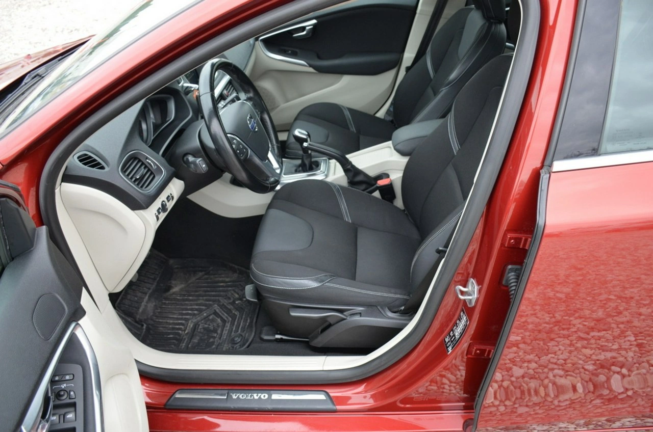 Volvo V40 - Zdjęcie 22