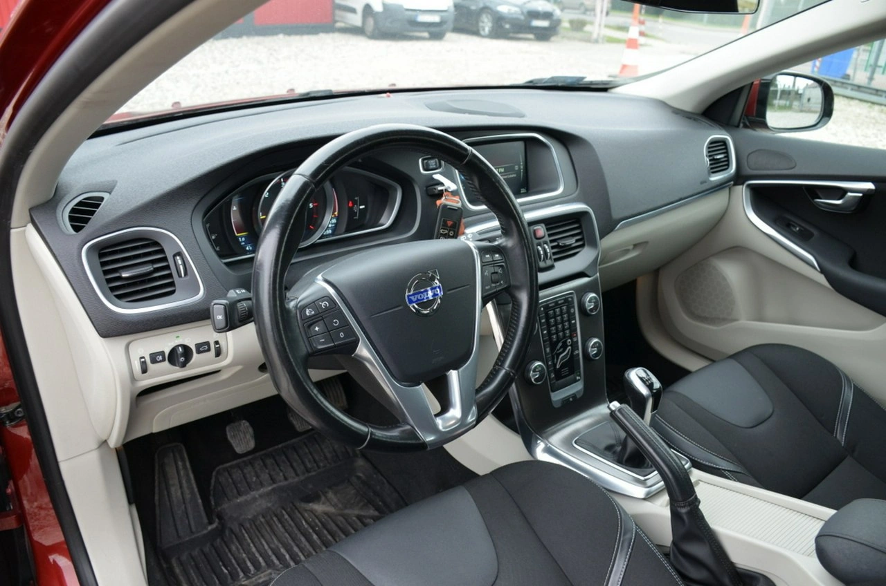 Volvo V40 - Zdjęcie 23