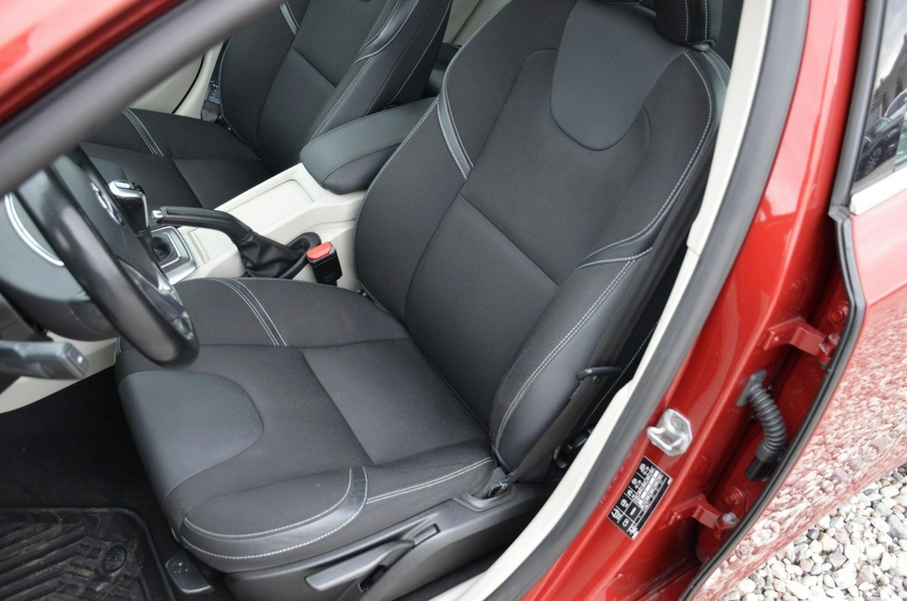 Volvo V40 - Zdjęcie 24