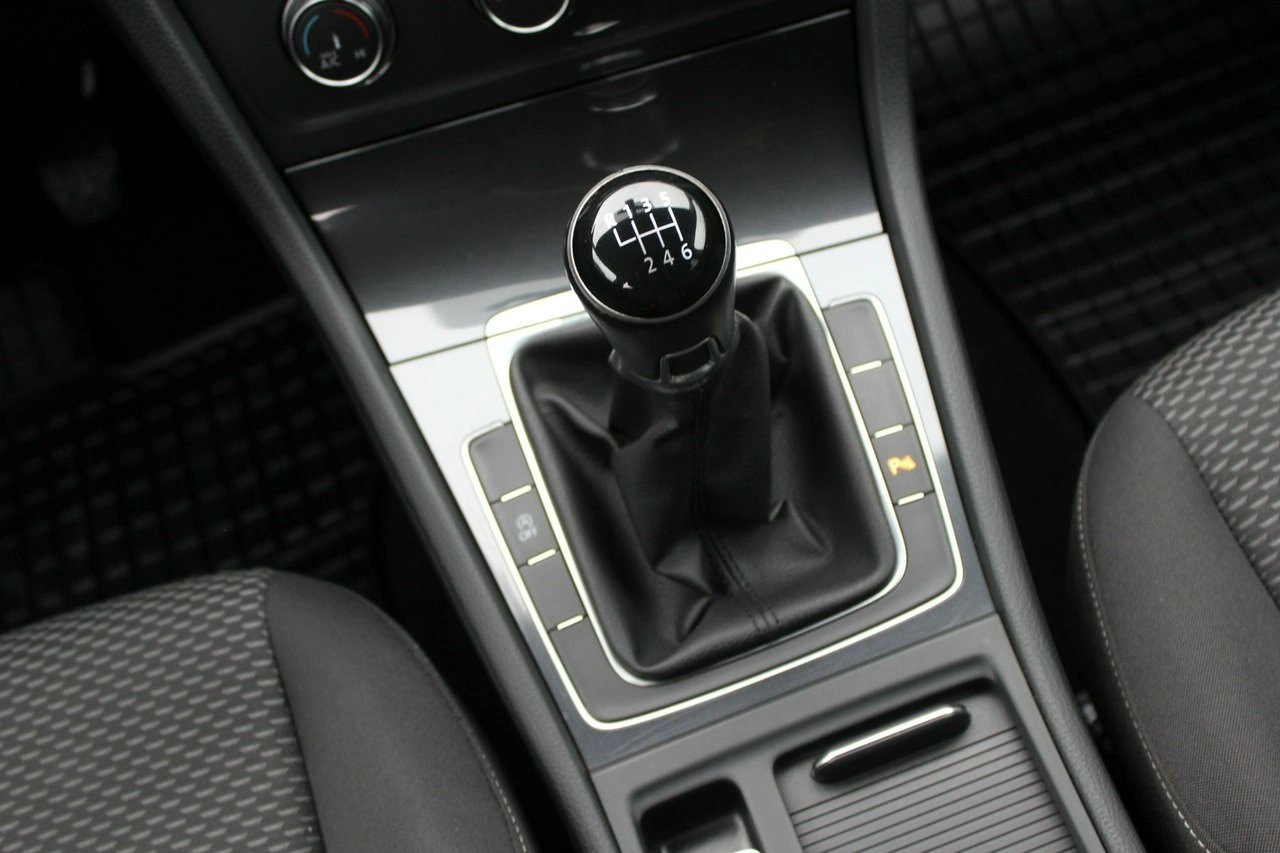 Volkswagen Golf - Zdjęcie 15