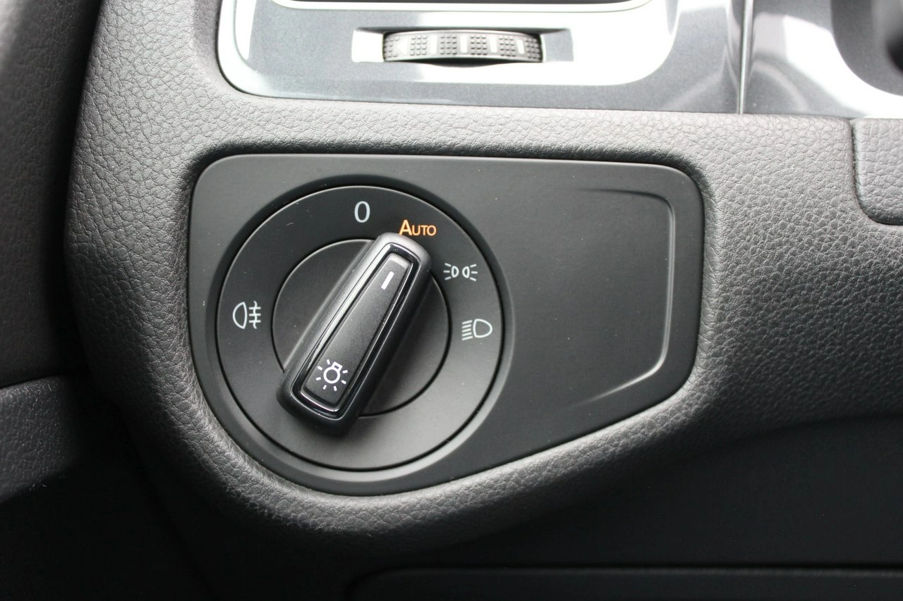 Volkswagen Golf - Zdjęcie 25