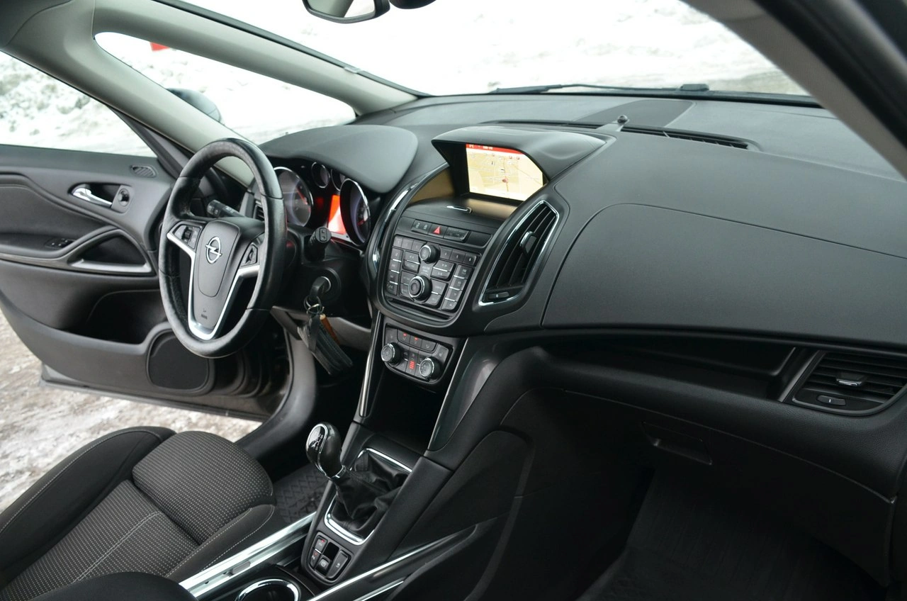 Opel Zafira - Zdjęcie 18