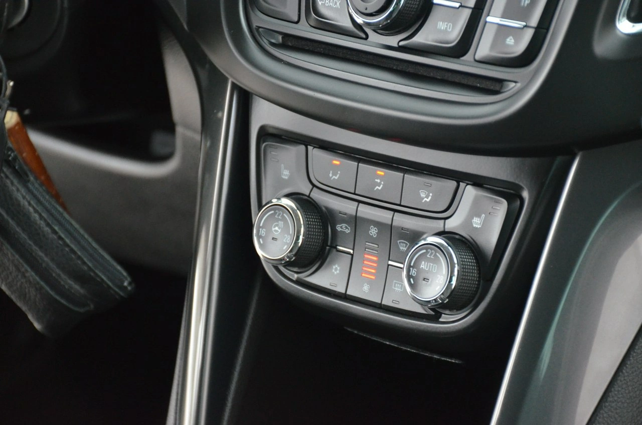 Opel Zafira - Zdjęcie 19