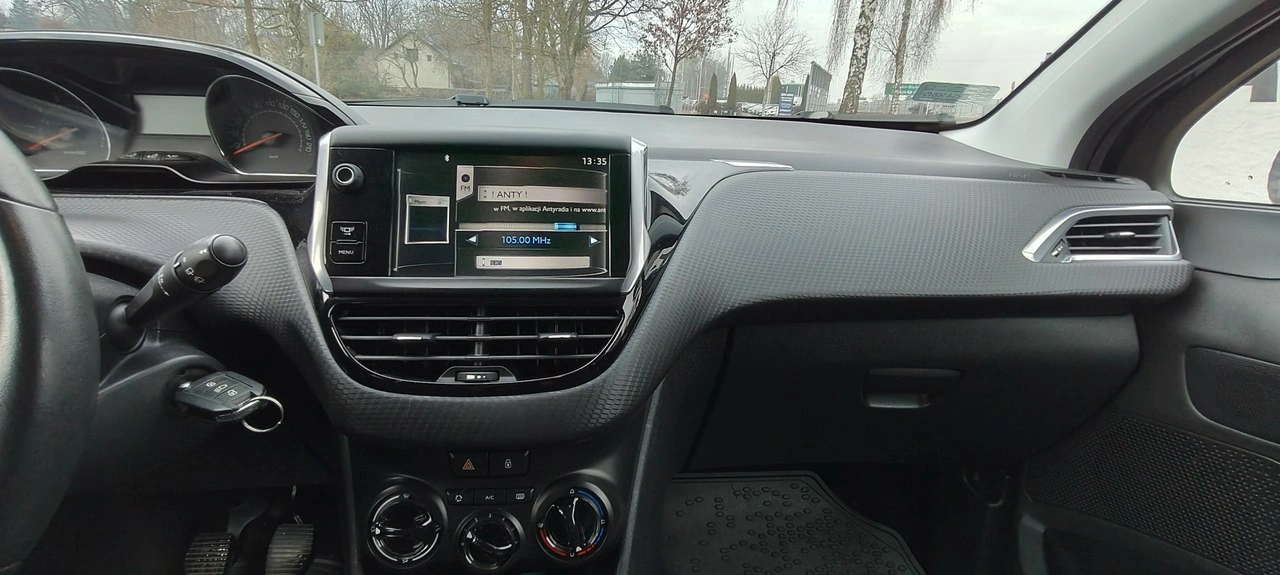 Peugeot 208 - Zdjęcie 9