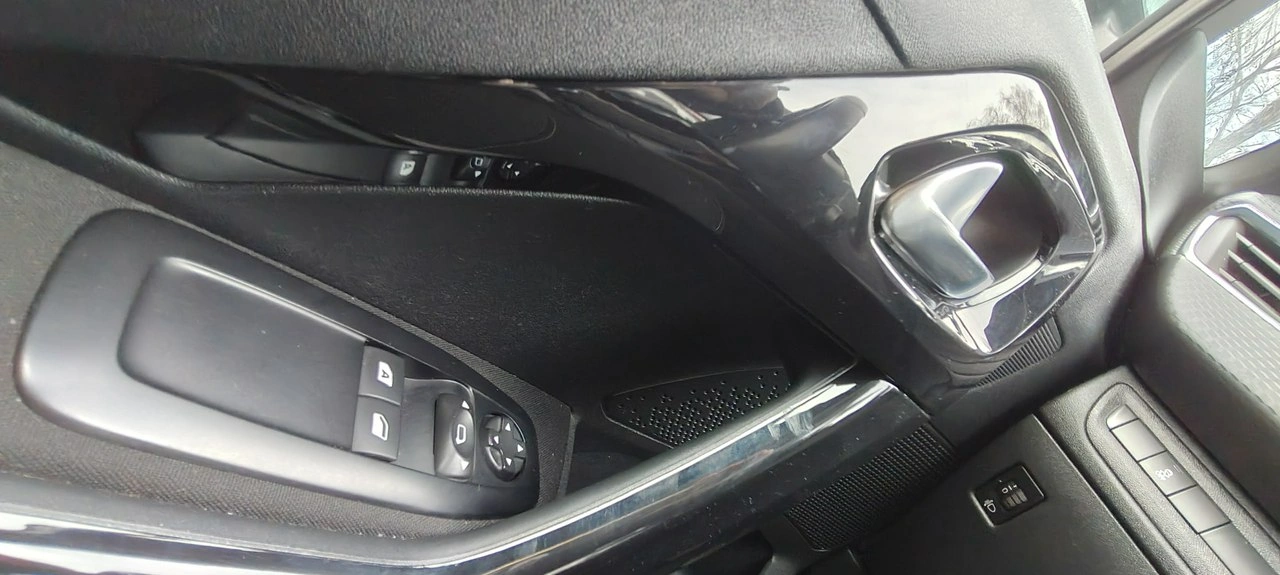 Peugeot 208 - Zdjęcie 14