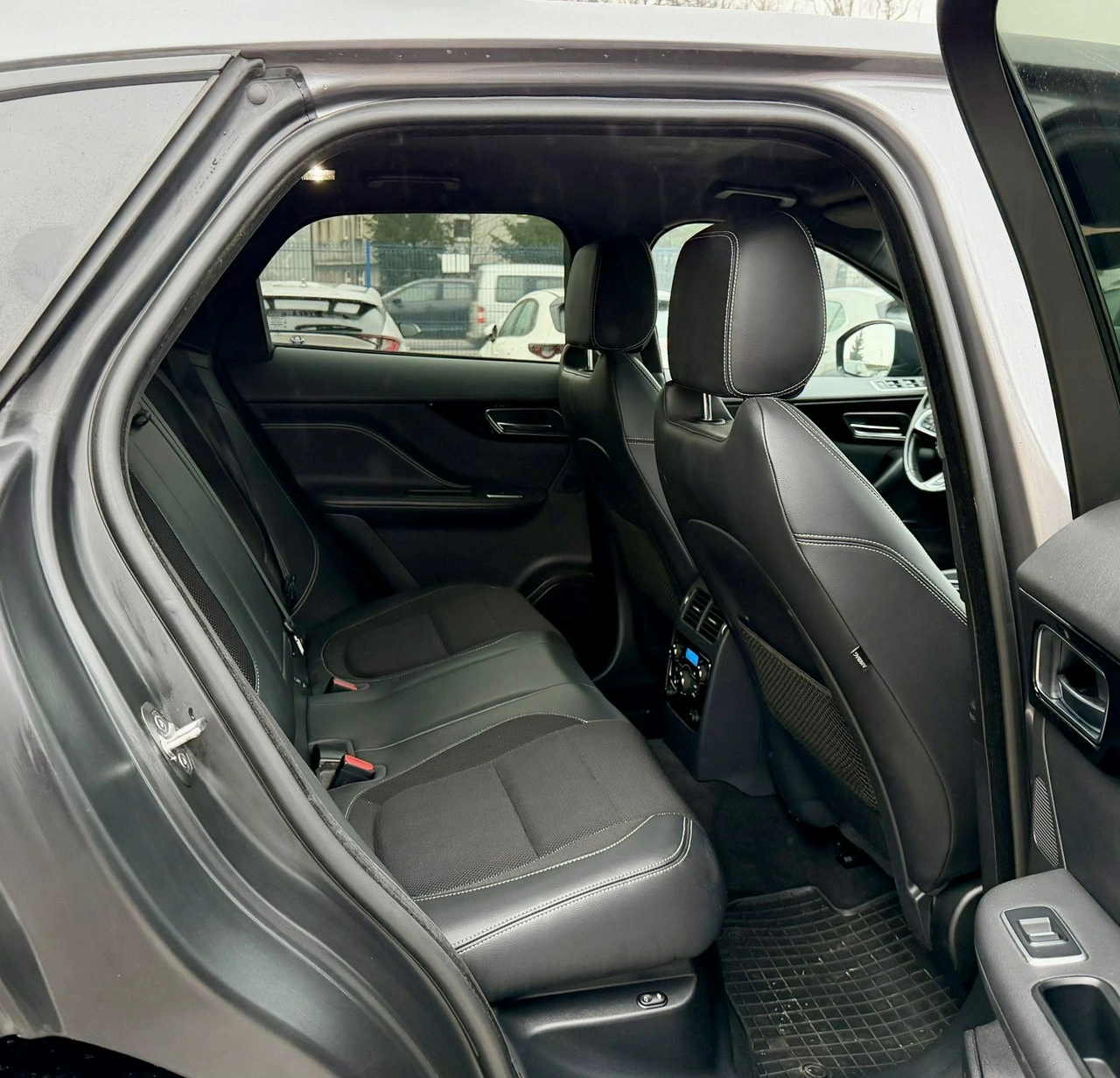 Jaguar F-Pace - Zdjęcie 10