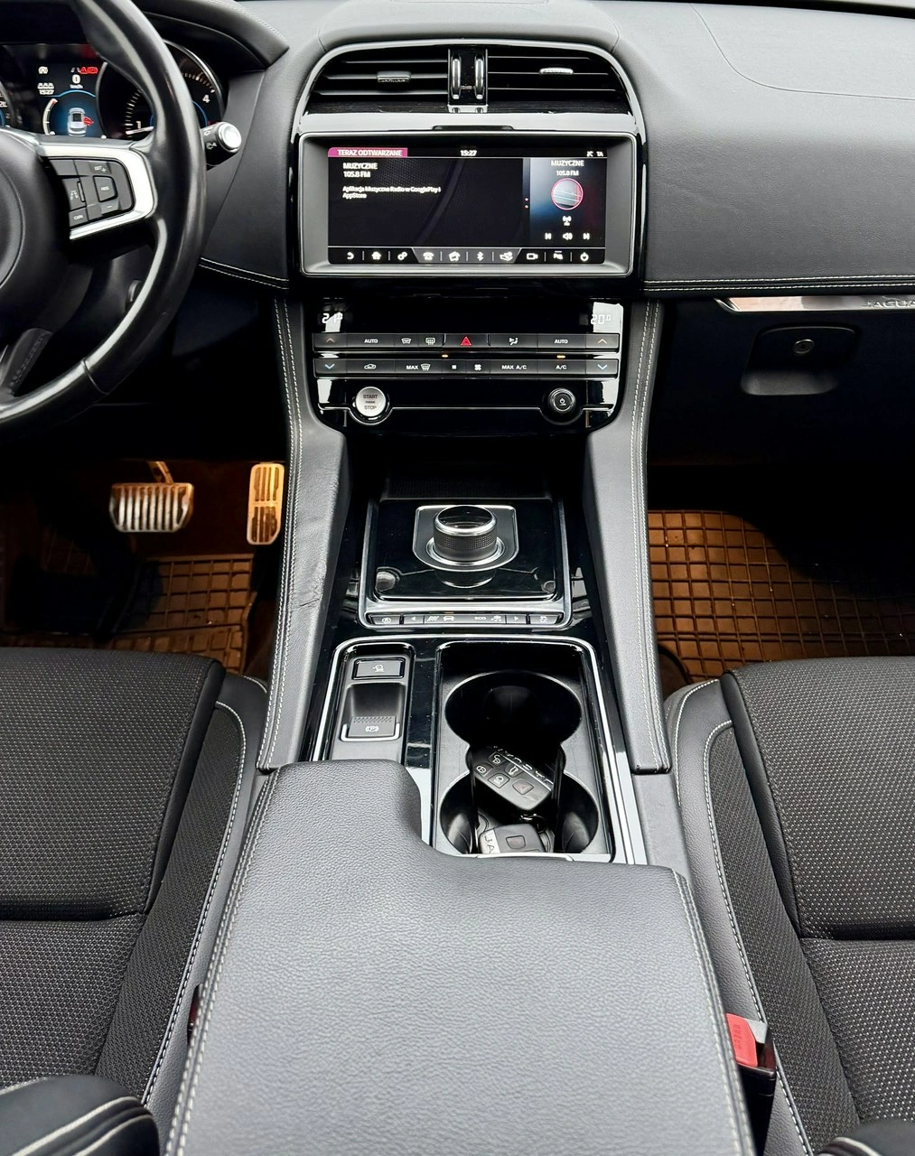 Jaguar F-Pace - Zdjęcie 12