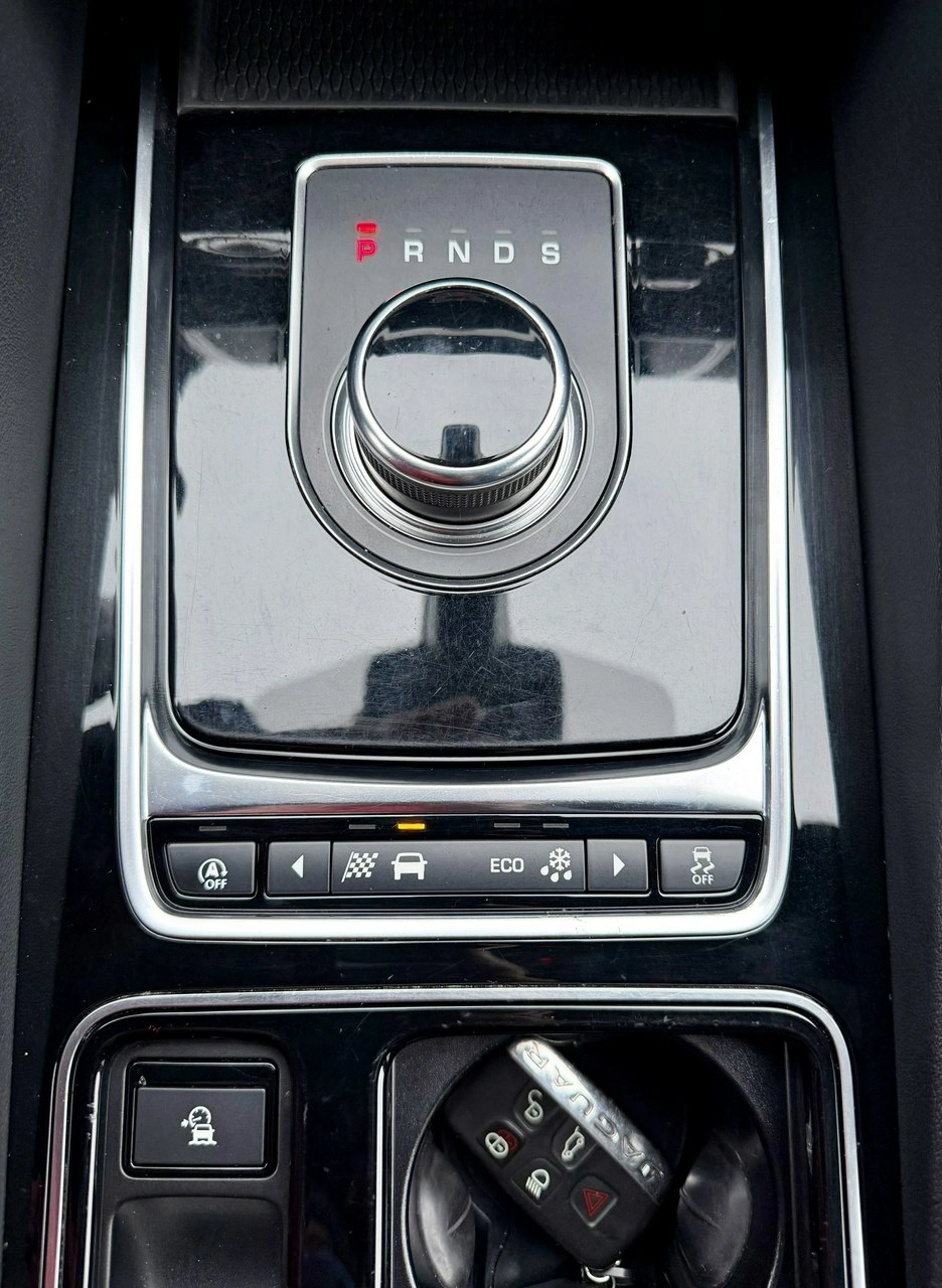 Jaguar F-Pace - Zdjęcie 22