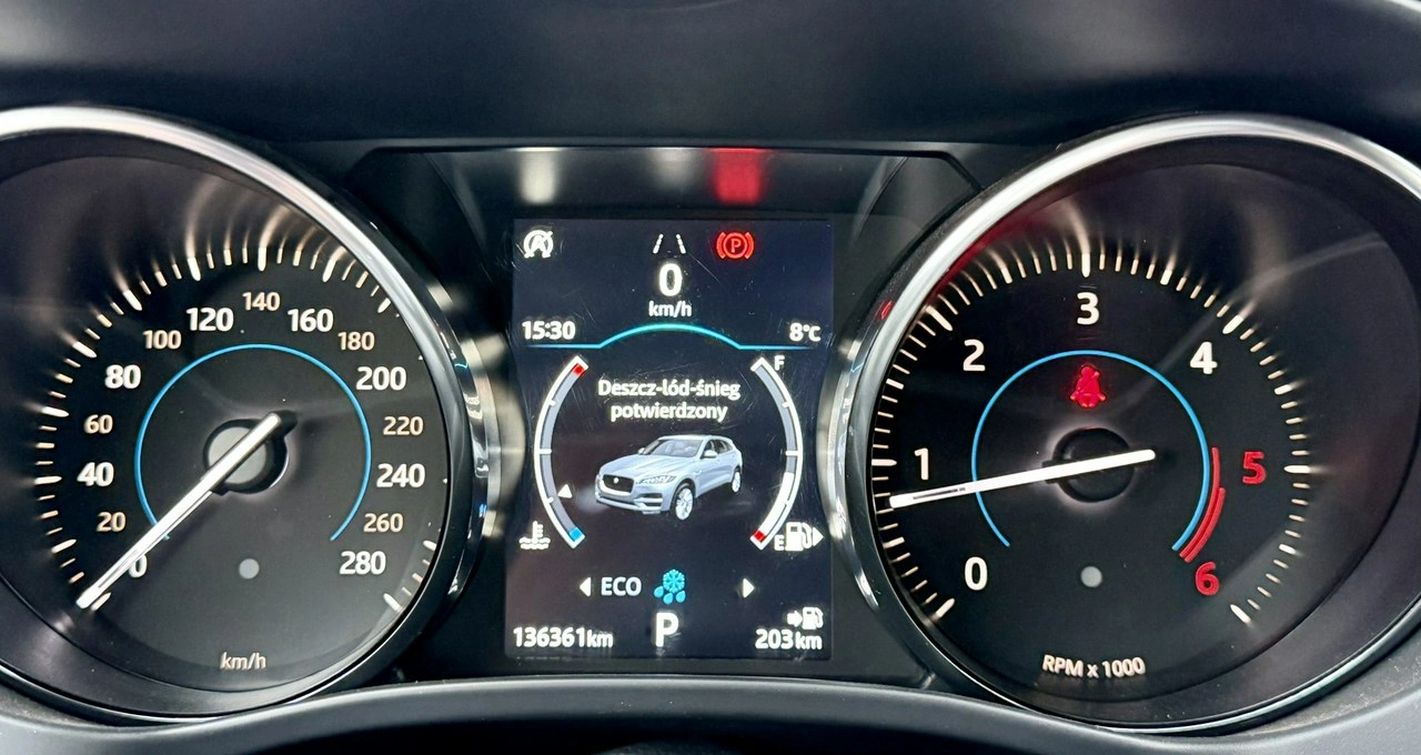 Jaguar F-Pace - Zdjęcie 24