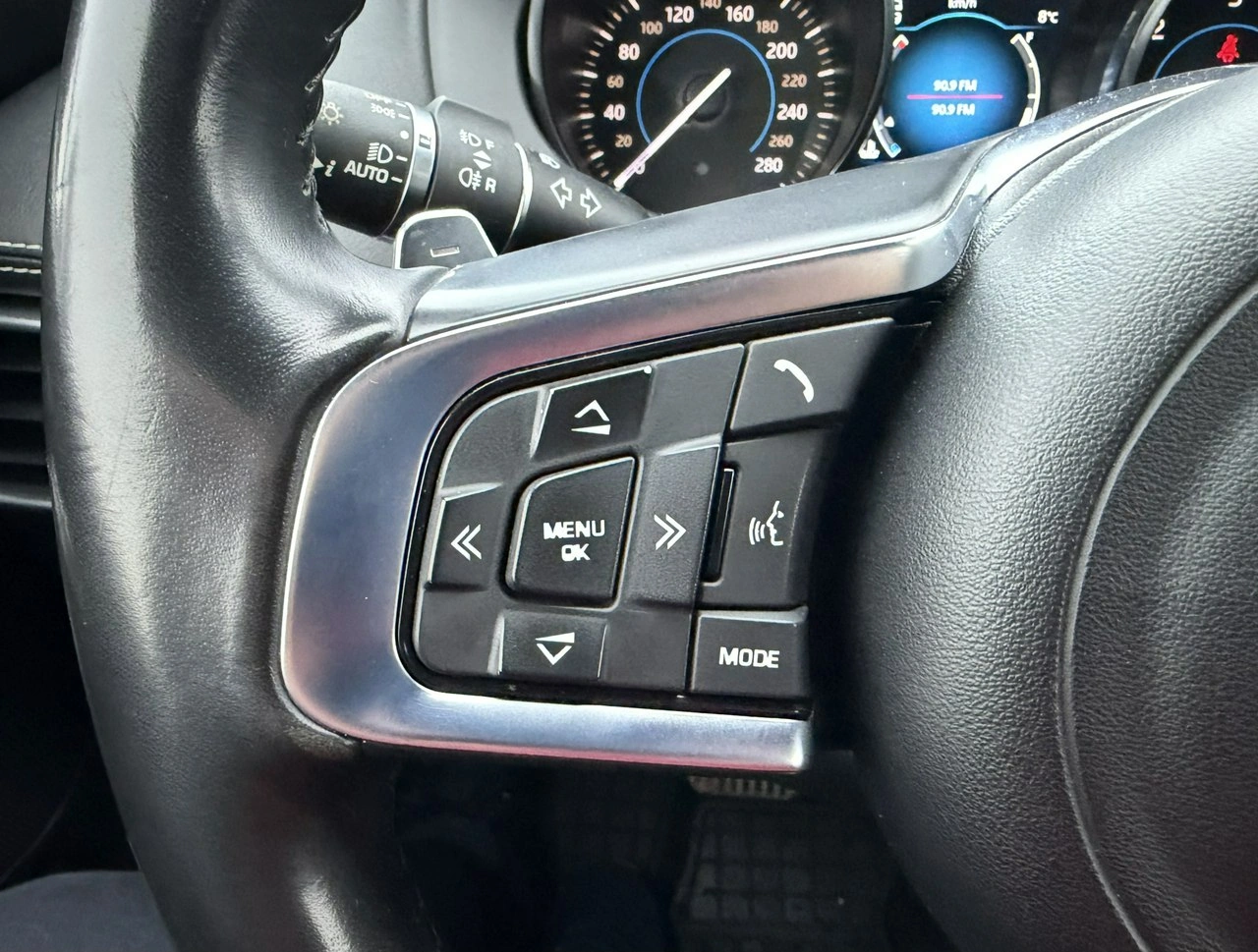 Jaguar F-Pace - Zdjęcie 25