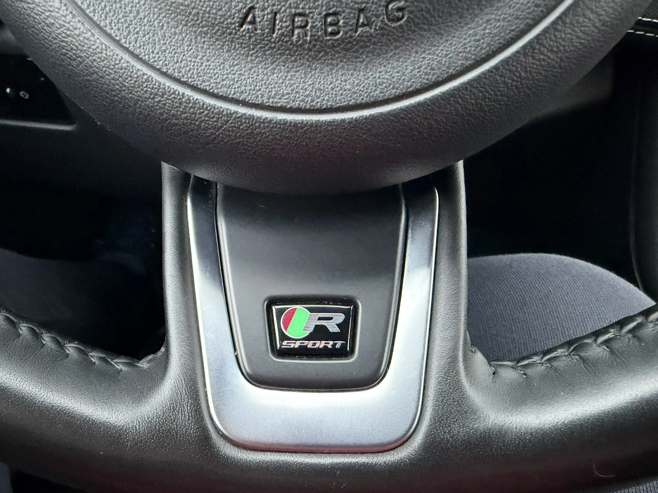 Jaguar F-Pace - Zdjęcie 27