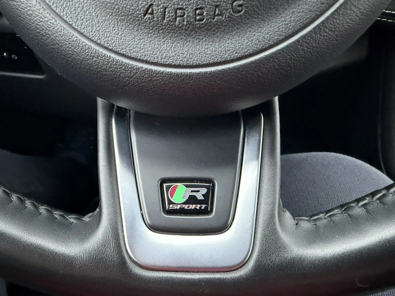 Jaguar F-Pace - Zdjęcie 27