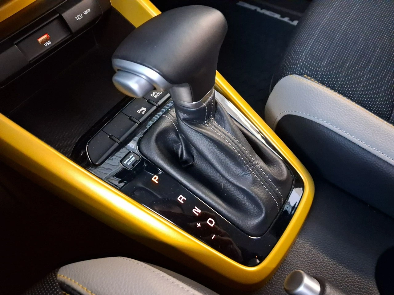 Kia Stonic - Zdjęcie 17