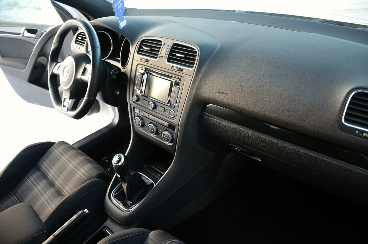 Volkswagen Golf - Zdjęcie 14