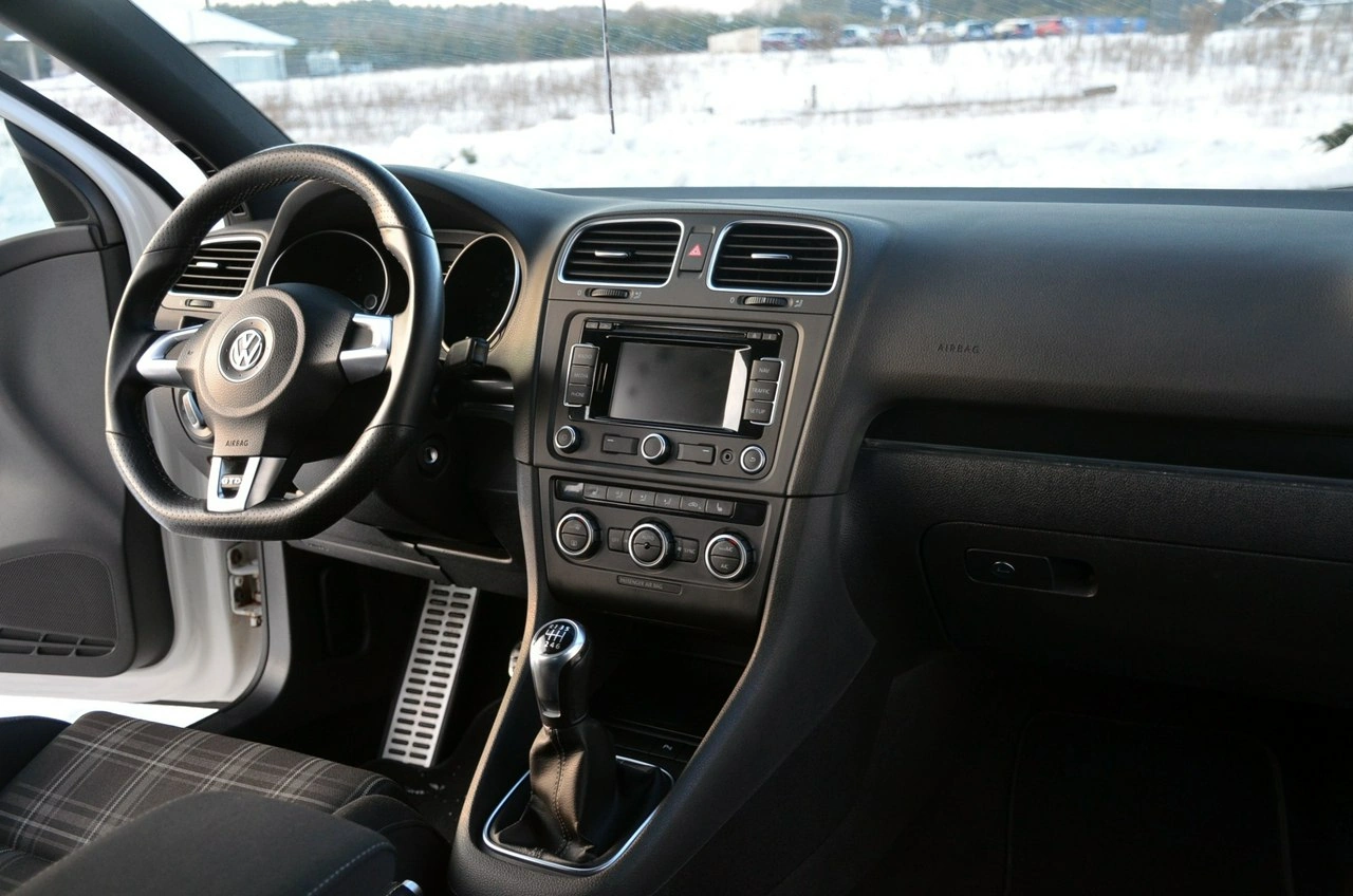 Volkswagen Golf - Zdjęcie 17