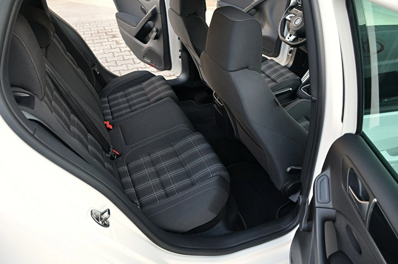 Volkswagen Golf - Zdjęcie 18