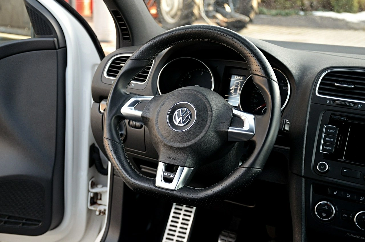 Volkswagen Golf - Zdjęcie 19